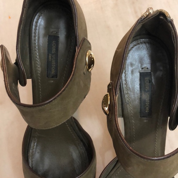 Pair of Louis Vuitton’s size 38 - Picture 5 of 6